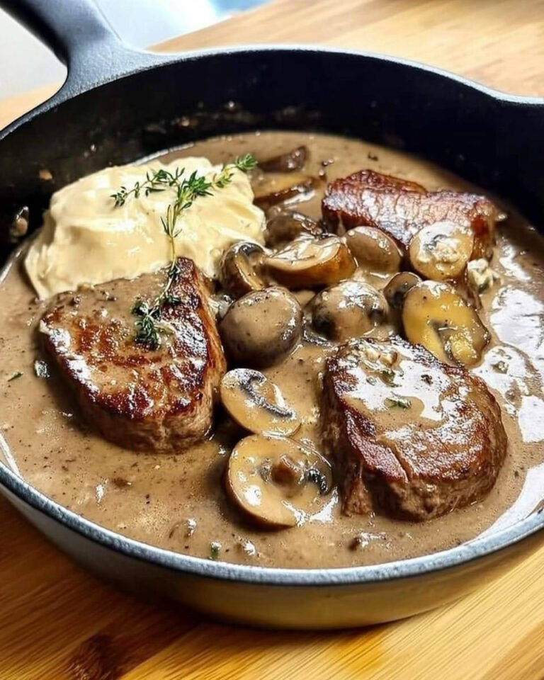 Kompletny przepis na medaliony wieprzowe ze śmietaną i grzybami,
