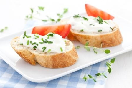 🌿🧀 Herbed Ricotta Spread – Pyszny Sposób na Smakowite Kanapki! 🧀🌿