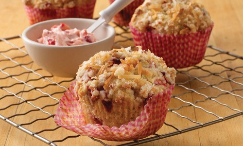 🌴🥥 Kokosowe Muffinki ze Streusel i Truskawkowym Masłem! 🍓🧈