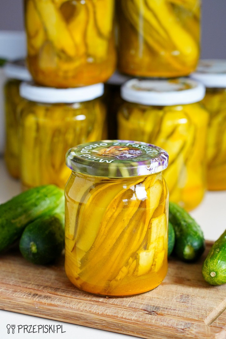 Domowe ogórki kanapkowe z kurkumą – idealne do słoików! Szukacie pysznego dodatku do kanapek, burgerów albo po prostu czegoś chrupiącego na przekąskę? Te ogórki z kurkumą są pełne smaku, lekko słodko-kwaśne i pięknie wyglądają w słoikach Polecam przepis!..