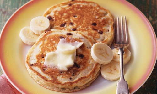 🥞 Banana Chocolate Chip Pancakes – idealne śniadanie! 🍌🍫