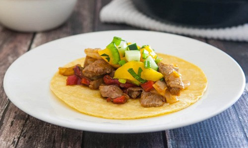 🌮🥩 Steak Fajitas z Mango Salsą 🥭🔥