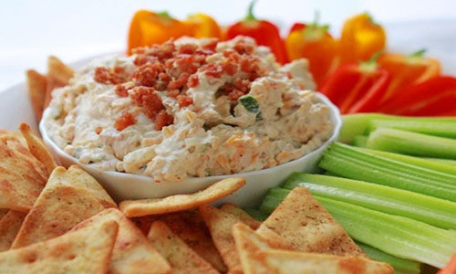 🌟 Przepis na Cheddar Bacon Ranch Dip 🥓🧀