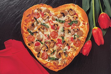 🍕❤️ Walentynkowa Pizza z Pepperoni, Kiełbasą i Pieczarkami ❤️🍕