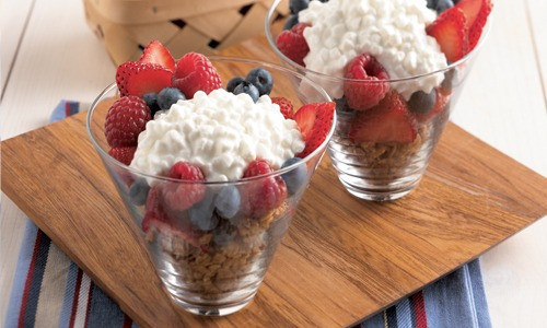 🥣 Berry Breakfast Parfaits – Owocowe Śniadaniowe Deserki! 🍓🫐