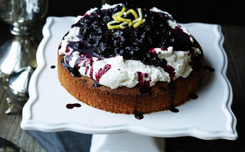 🌟 Przepis na Cytrynowe Ciasto z Polenty i Borówkami 💛💙