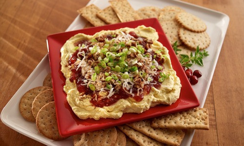 🍇🧀 Przepis na Wyjątkową Pastę z Serem i Chutneyem Żurawinowym 🥂✨