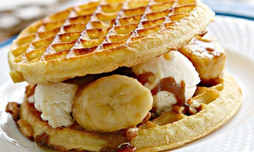 🌟 Waffle Bananas Foster – słodka rozkosz w Twoim domu! 🌟