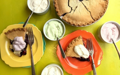 🥧✨ Przepis na Jagodowe Ciasto z Barem Toppingów z Greckim Jogurtem Waniliowym ✨🥄💜