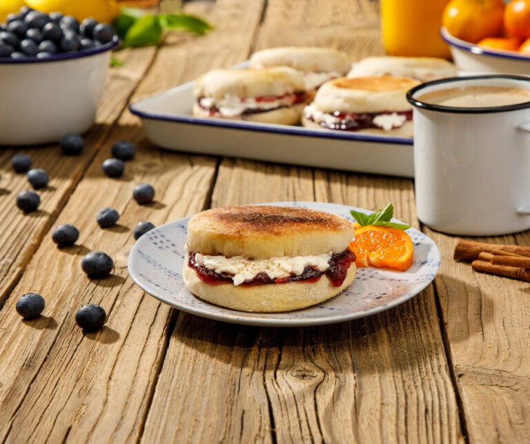 🥪 Śniadaniowe Grilled Cheese Sandwiches – Pyszne i Szybkie! 🥓🧀 Hej, kochani! 💛