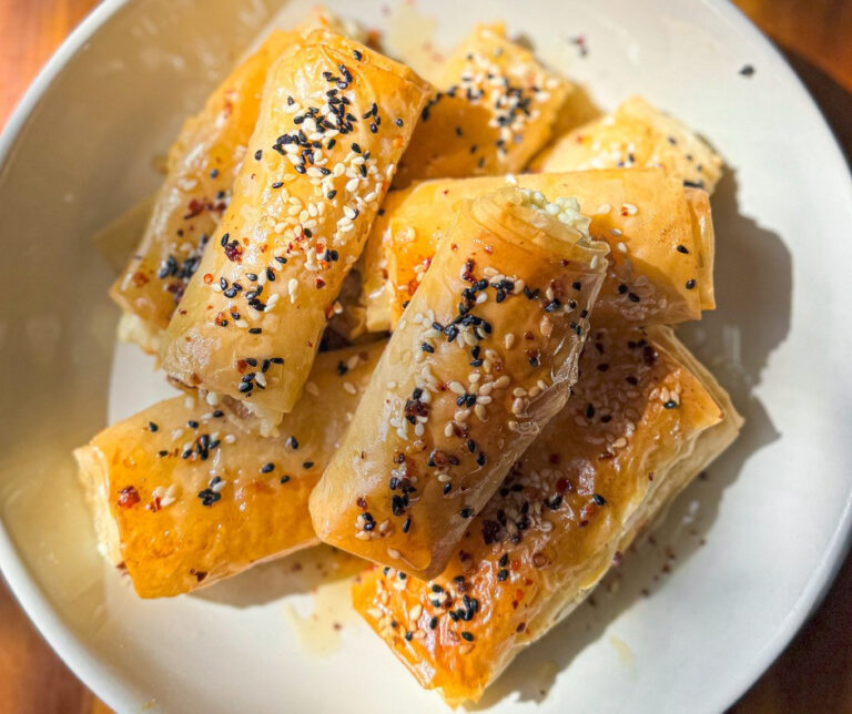 🧀🍯 Pieczone Sakiewki z Fety z Ciepłym Miodem 🍯🧀