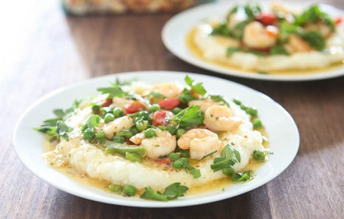 🌅🍤 Krewetki z kaszą gryczaną „Margaritaville Sunset Shrimp and Grits” 🥣🌽