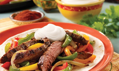 🌮🔥 Przepis na Beef Fajitas – Meksykańska Rozkosz w Twojej Kuchni! 🔥🌮