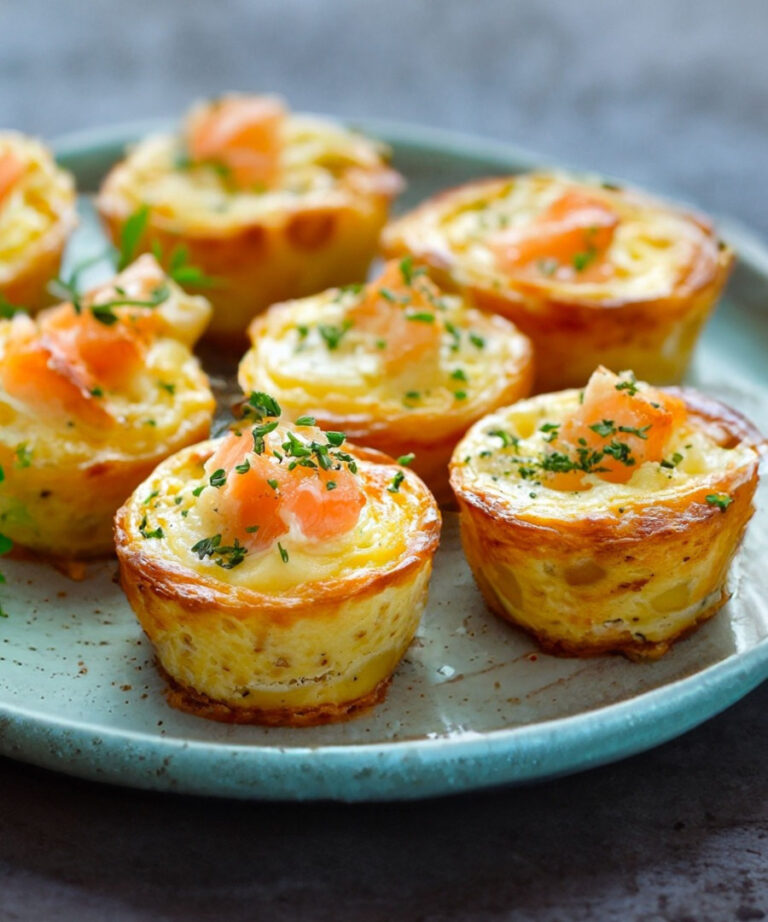 Kąski quiche bez spodu z wędzonego łososia