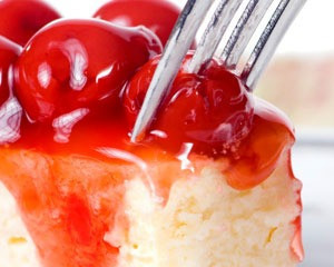 🍓☀️ Letni Sernik – idealny na gorące dni! ☀️🍓 Marzysz o lekkim i kremowym deserze na lato? Ten letni sernik z owocami to prawdziwa rozkosz dla podniebienia! 😋💛