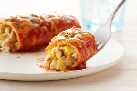 🌮 Przepis na Pyszne Kurczakowe Enchiladas! 🌶️🧀