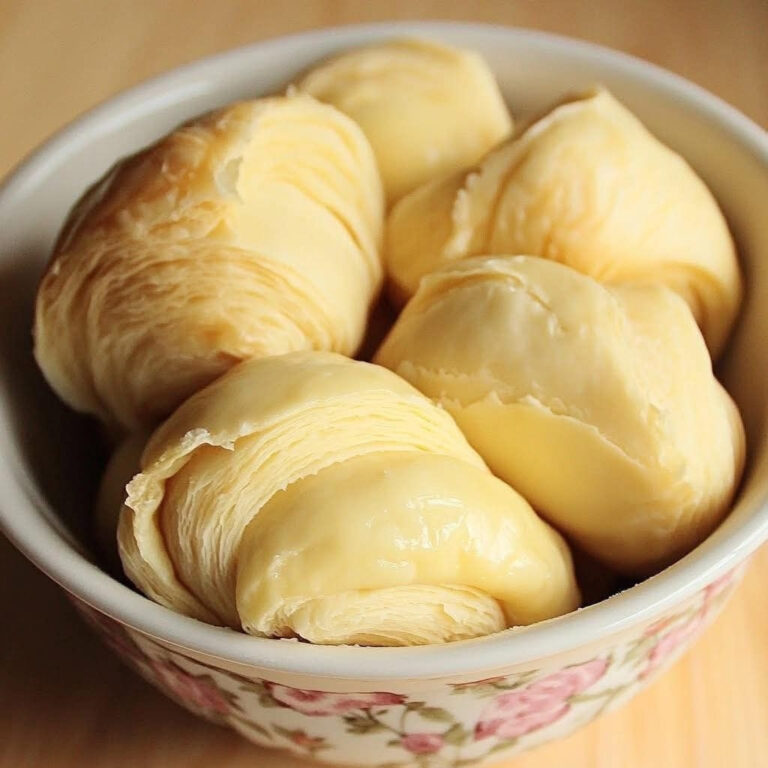 Domowe ciasto francuskie na rogaliki