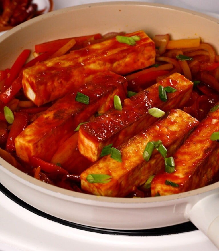 🌶️🧄 Wegetariański Stir-Fry z Paneerem, Chili i Czosnkiem 🧄🌶️