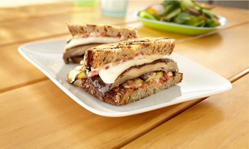 🥪🍄 Grillowana kanapka z portobello – idealna na letni lunch! 🌞🔥