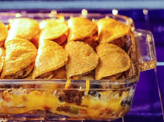 🌮🍝 Taco Lasagna – Przepis Pełen Smaku! 🍝🌮 Chcesz połączyć włoską klasykę z meksykańską nutą? 😋 Wypróbuj naszą Taco Lasagnę – warstwę po warstwie pyszności!