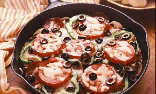 🍕 Skillet Pan Pizza – Pyszna i chrupiąca w 20 minut! 🍳