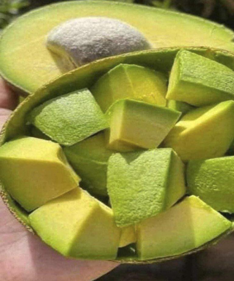 Doctors Reveal: What Really Happens to Your Body When You Eat Avocado