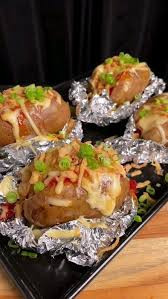 Faszerowane ziemniaki: pyszny przepis, któremu nikt się nie oprze