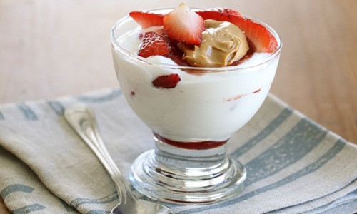 🥄 PB & J Yogurt Parfait – Pyszny deser w minutę! 🍓🥜🍯