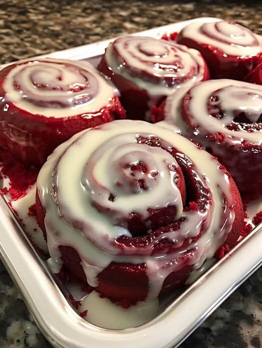 Red Velvet Cinnamon Rolls 