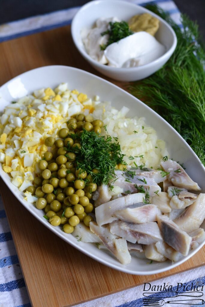 Śledź Po Królewsku: Luksusowa Przystawka na Wyjątkowe Chwile Śledź Po Królewsku: Luksusowa Przystawka na Wyjątkowe ChwileWstęp: Śledź po królewsku to przepis, który wprowadza elegancję i wyrafinowany smak na każde przyjęcie. To tradycyjna, lecz wspaniale przygotowana przystawka, która może stać się gwiazdą stołu podczas ważnych uroczystości. Łączy delikatny smak śledzia z aromatycznymi przyprawami, które nadają mu wyjątkowego charakteru. Niezależnie od tego, czy organizujesz … See more