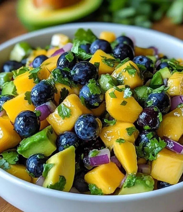 Sałatka z Borówkami i Mango – Owocowa Twistowa ŚwieżośćMuszę coś wyrazić, żebym nadal otrzymywał moje przepisy . Pełny przepis w pierwszym komentarzu