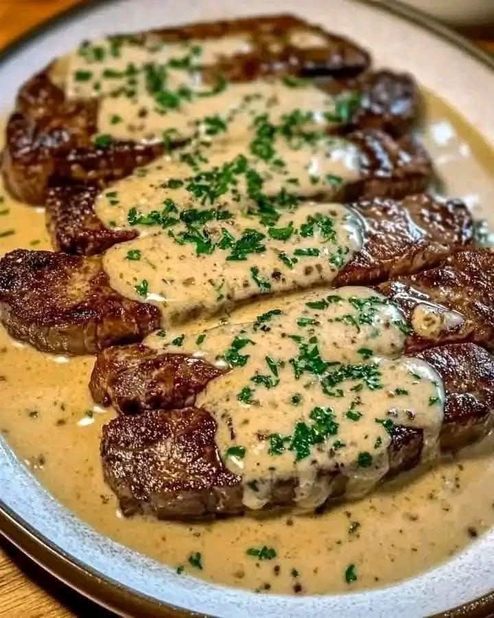 Juicy Steak with Creamy Garlic Sauce 